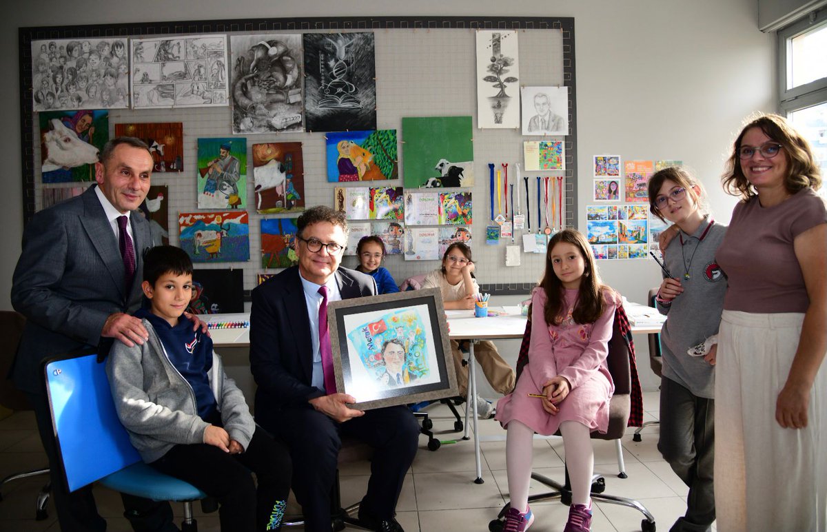 MebOrgm's tweet photo. 📢 Genel Müdürümüz Sayın Doç. Dr. Mustafa OTRAR, "Özel Eğitim Buluşmaları"na devam ediyor. 💐💐💐

#özeleğitimbuluşmaları

📍 Trabzon

🪩  https://t.co/csUkpo3ySX

@tcmeb  @Yusuf__Tekin  #MustafaOtrar https://t.co/IyG0SeTRu4