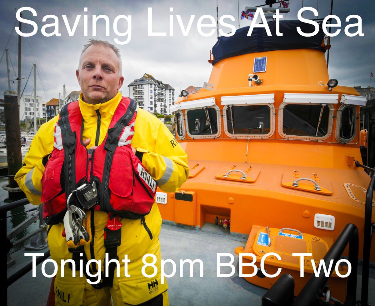 Tonight our volunteers from <a href="/PlymouthRNLI/">Plymouth RNLI</a> will be on @SavingLivesAtSea. Tune in to <a href="/BBCTwo/">BBC Two</a> to find out how our crew assisted a casualty that had been in the water after his boat sank. 

Dial 999 and ask for the Coastguard if you get in to difficulty on the coast. 
<a href="/RNLI/">RNLI</a>