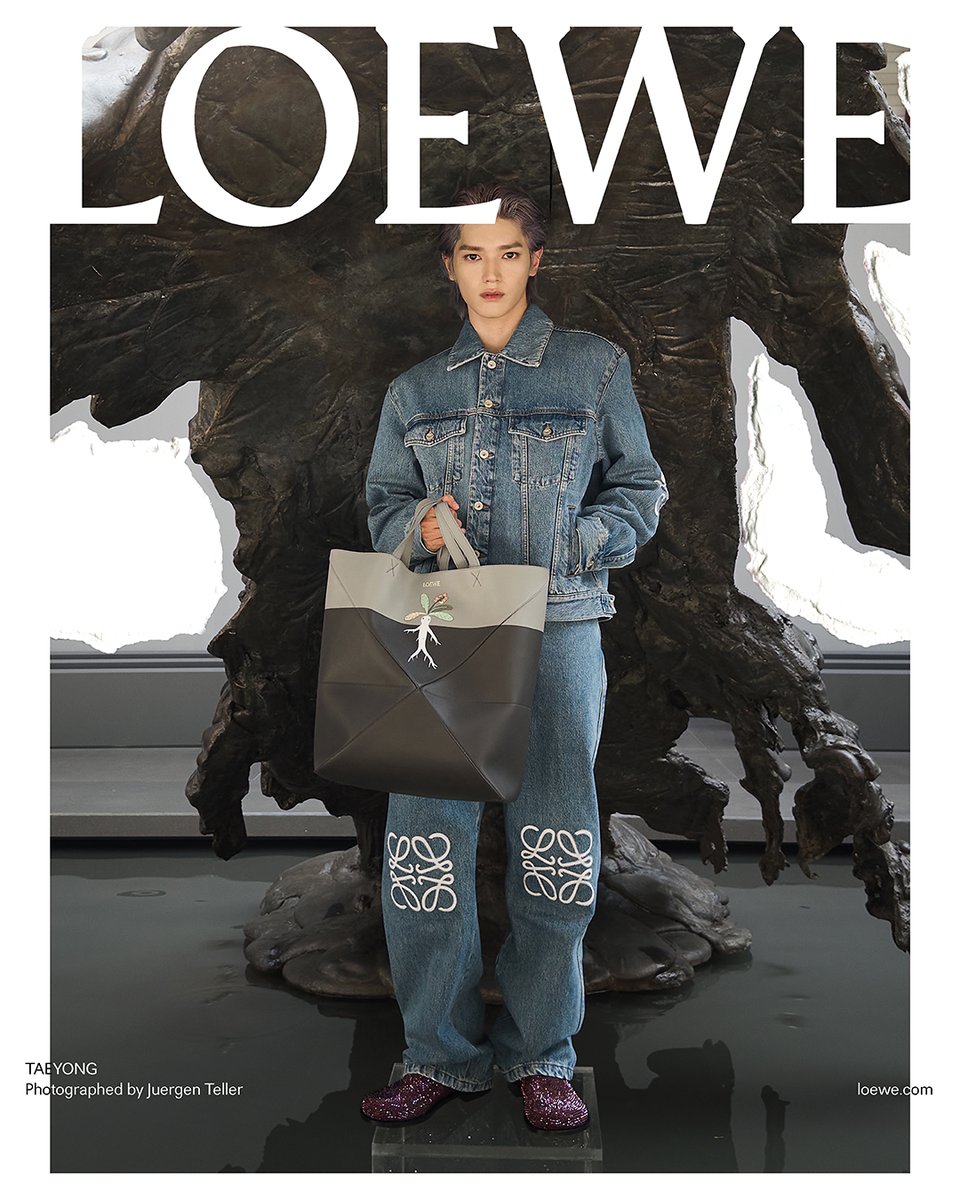 LoeweOfficial's tweet photo. Global brand ambassador TAEYONG for LOEWE Spring Summer 2024 precollection.

See the campaign: https://t.co/s8lxKUlwm1 

#LOEWE https://t.co/RXpQ0tFoEQ