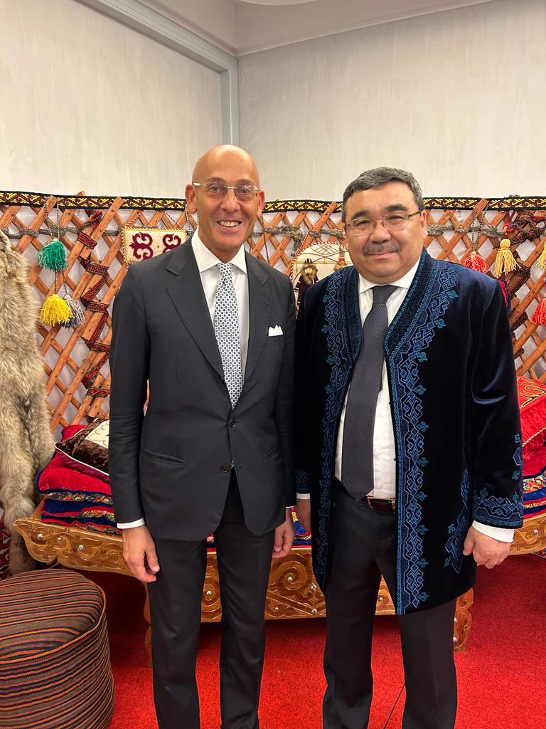 Il Commissario straordinario del Governo della ZES Adriatica, Manlio Guadagnuolo, su invito dell’Ambasciatore S.E. Yerbolat Sembayev, ha partecipato, a Roma, alla Festa Nazionale della Repubblica del Kazakhstan.

#ZES #ZESAdriatica #ItaliaKazakhstan #CooperazioneInternazionale