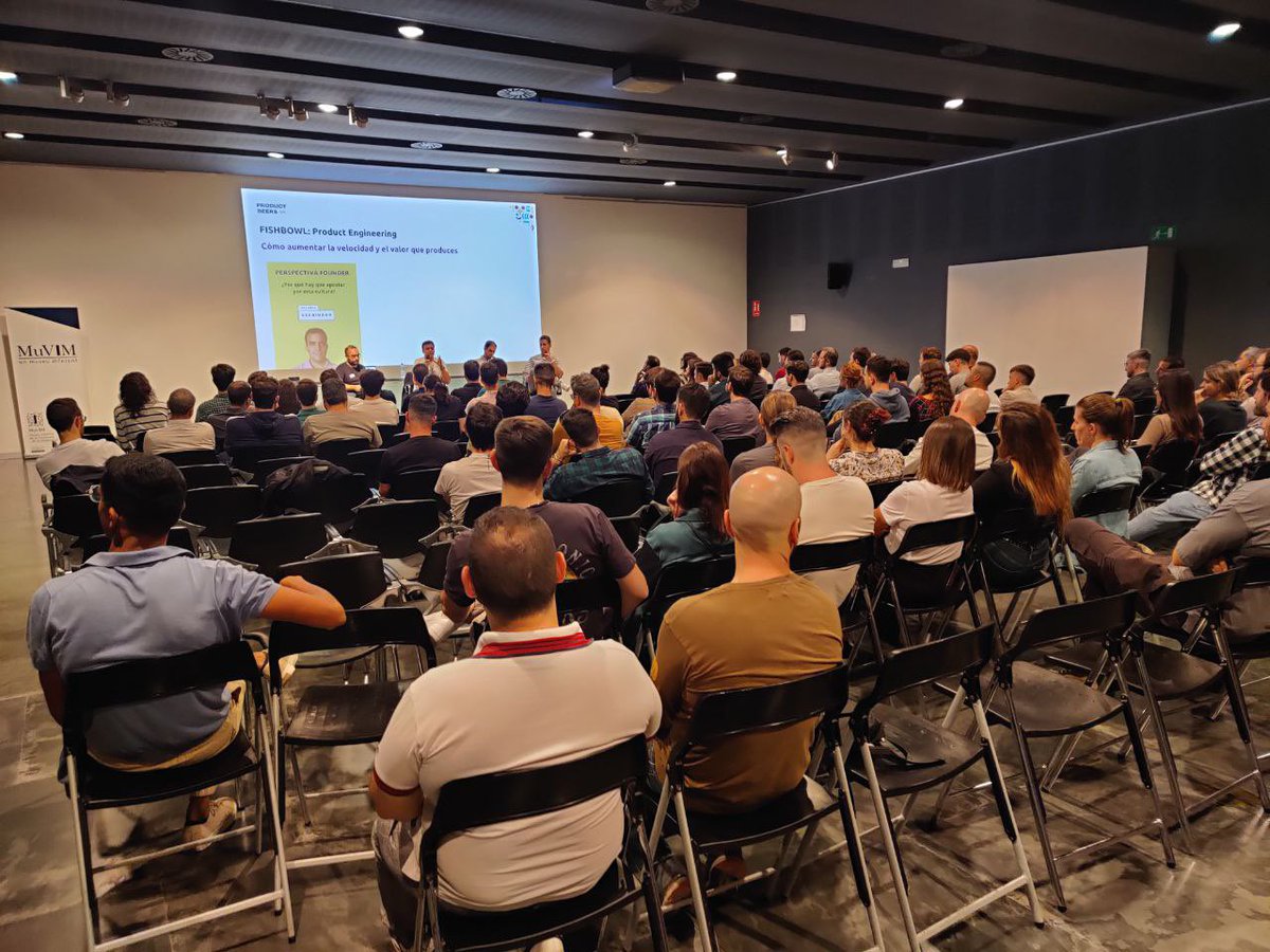 Y unas #productbeers en comunidad para acabar la jornada lo bien que sientan!  🍻

Hablamos de #productengineering Con ponentes top <a href="/fesja/">Javier Escribano</a> <a href="/JavierQuerol/">Javier Querol</a> <a href="/LluisArevalo/">Lluis Arevalo</a> 

Gracias a toda la organización!

#Valencia #eventos #producto