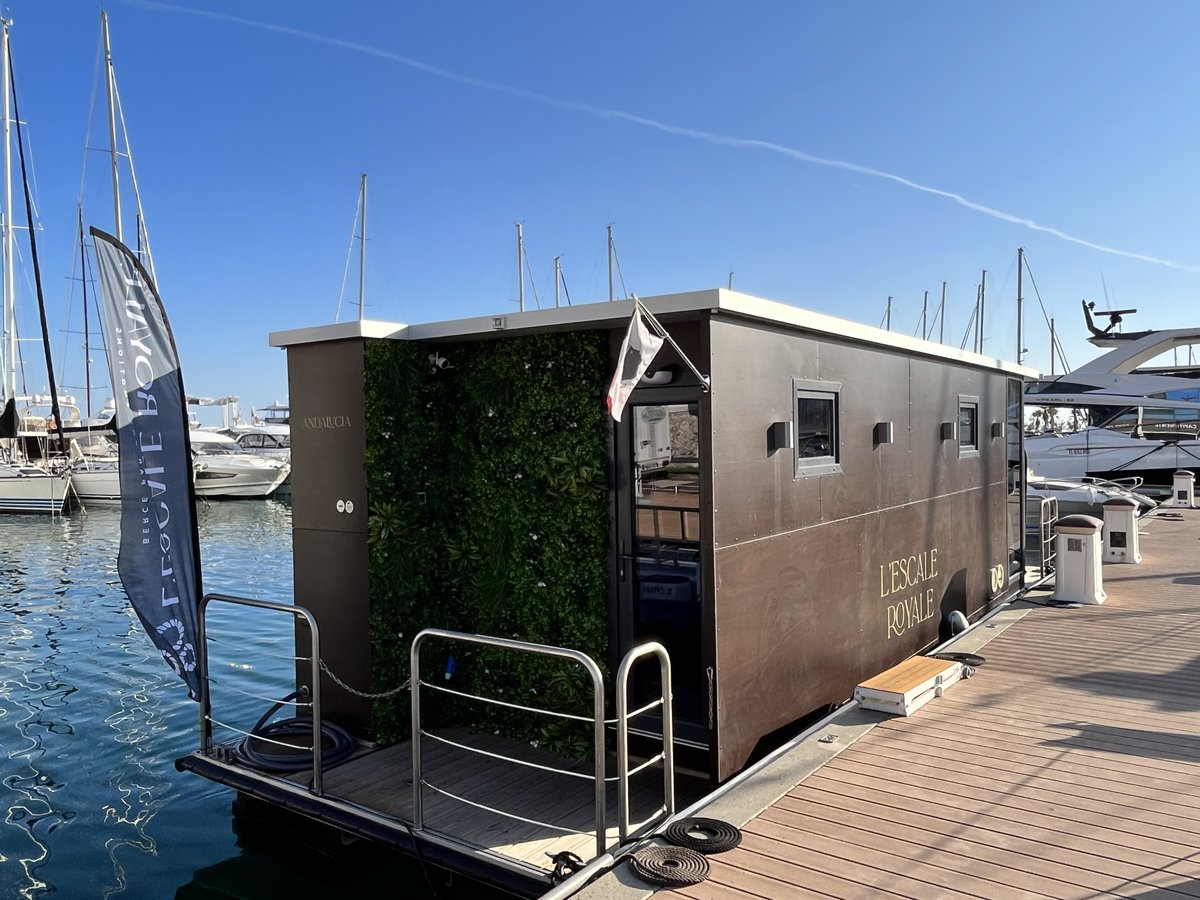 EscaleRoyale's tweet image. Célébrons ensemble nos House Boat amarrées à Fréjus 🥂
Déjà 2 ans que nos suites sont amarrées sur ce magnifique port. ✨
Sous le doux soleil de la Côte d'Azur, nos House Boat ont trouvé leur port d'attache.⚓️
#bienvenueabord #CotedAzurFrance #houseboat #tourismevert #partenariat