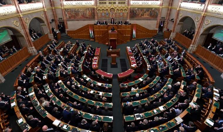 eha_medya's tweet photo. Macaristan parlamentosu, İsveç'in NATO üyelik başvurusunun oylanması yönündeki öneriyi reddetti https://t.co/UYYNlFeJbN