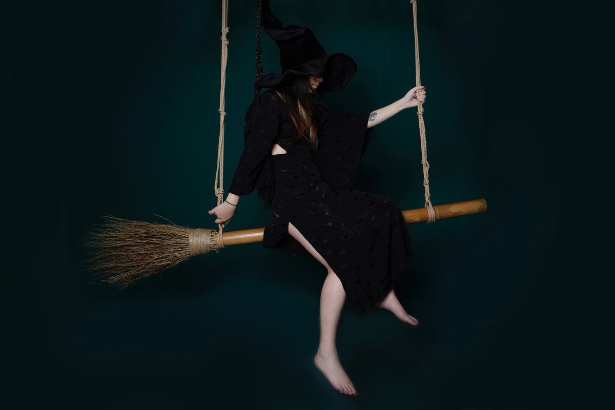 🧙‍♀️魔法交通部提醒：红灯短暂生命还长，切勿危险驾驶。 https://t.co/axAAcxpTAD