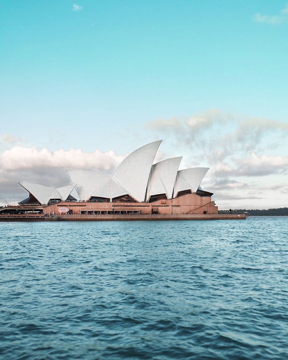 Country_Facts_'s tweet photo. π¦πΊ From its iconic Sydney Opera House to the expansive Outback, #Australia offers a unique blend of urban sophistication and rugged natural beauty. π
Every visit reveals another layer of its diverse culture and landscape. #DownUnder #AussieAdventures π¦ποΈ