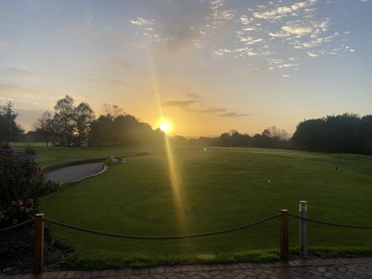 What a stunning morning! Why not come in for breakfast or lunch today - or maybe even just a drink and a catch up with friends! 

☎️ 01823 461992

#golfclub #sunrise #nature