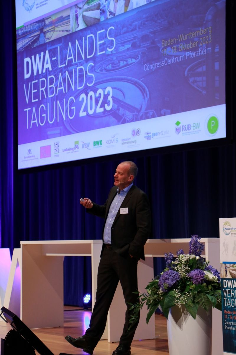 IWR_Water's tweet photo. Last week, Joerg Krampe gave a #talk on "Sidestream #nitritation for modern two-stage #activatedsludge plants" at @dwa_ev conference Baden-Württemberg. Very successful event, w/ about 600 participants & over 80 exhibitors, an excellent programme & lively discussions. 1/2 https://t.co/gTDoLLglG7