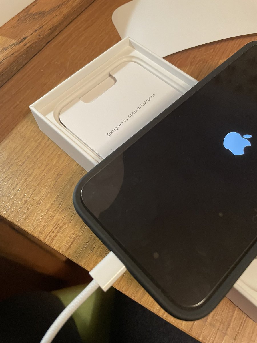 dunxsta's tweet photo. Hey @QuadLockCase I’m pretty disappointed with your screen protector. It’s so tight against the edge of the case it’s being pushed off the screen. It might be better to say install the case before the screen protector. https://t.co/Q89SSXzugu