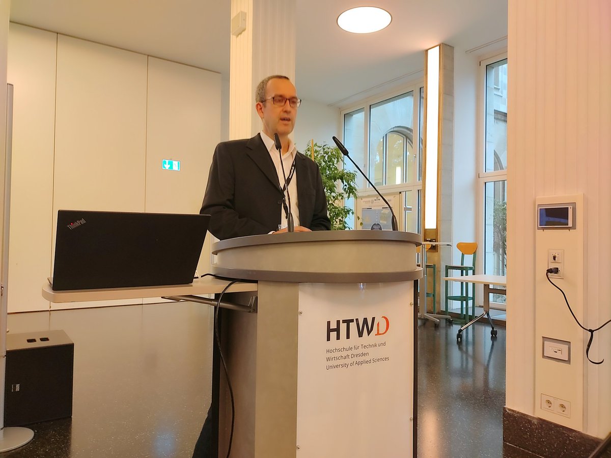 wi00194's tweet image. Eröffnung der 6. Fachtagung Rechts- und Verwaltungsinformatik (RVI23) in Dresden durch Tim Pidun und Gunnar Auth @guauth mit mehr als 140 Teilnehmern. Spannendes Programm und toller Rahmen für Verwaltungsinformatiker und Rechtsinformatiker zur Vernetzung #Wissenschaft #Praxis