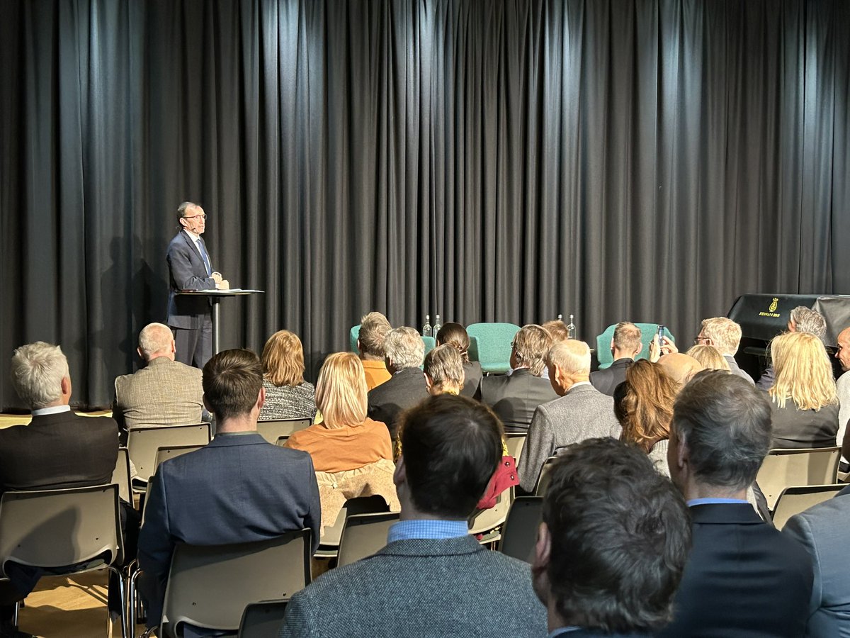 FniNansen's tweet photo. Starter dagen med #Umin @EspenBarthEide når vi sammen med @NUPInytt og flere åpner vårt nye Senter for Geopolitikk m/@UiTNorgesarktis @UniOslo @IFS_Oslo. Sammen skal vi bringe fram god forskning og kunnskap som kan legge grunnlag for ny, norsk politikk. https://t.co/te8PPjKHlq