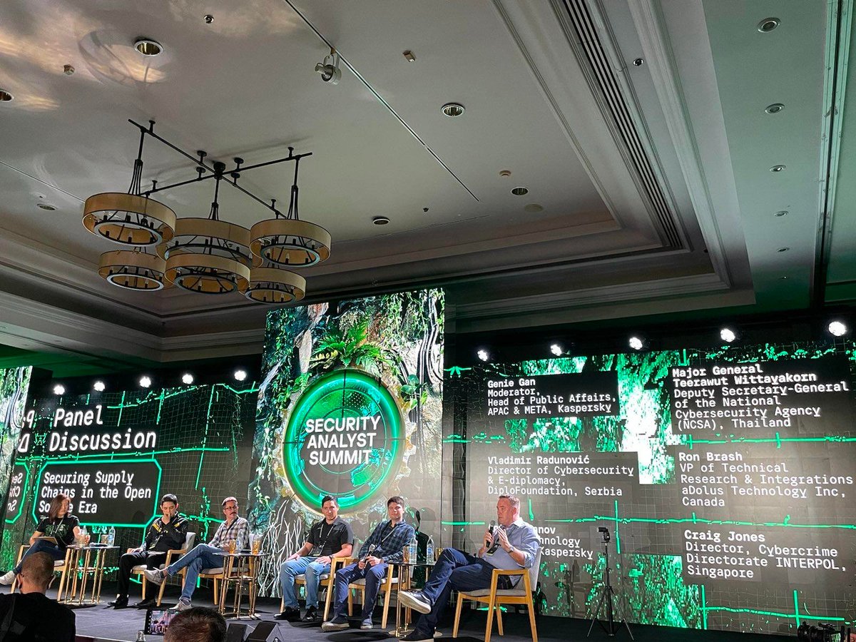 xorlgr's tweet image. Interesting panel discussion on open-source software supply chain security at #theSAS2023