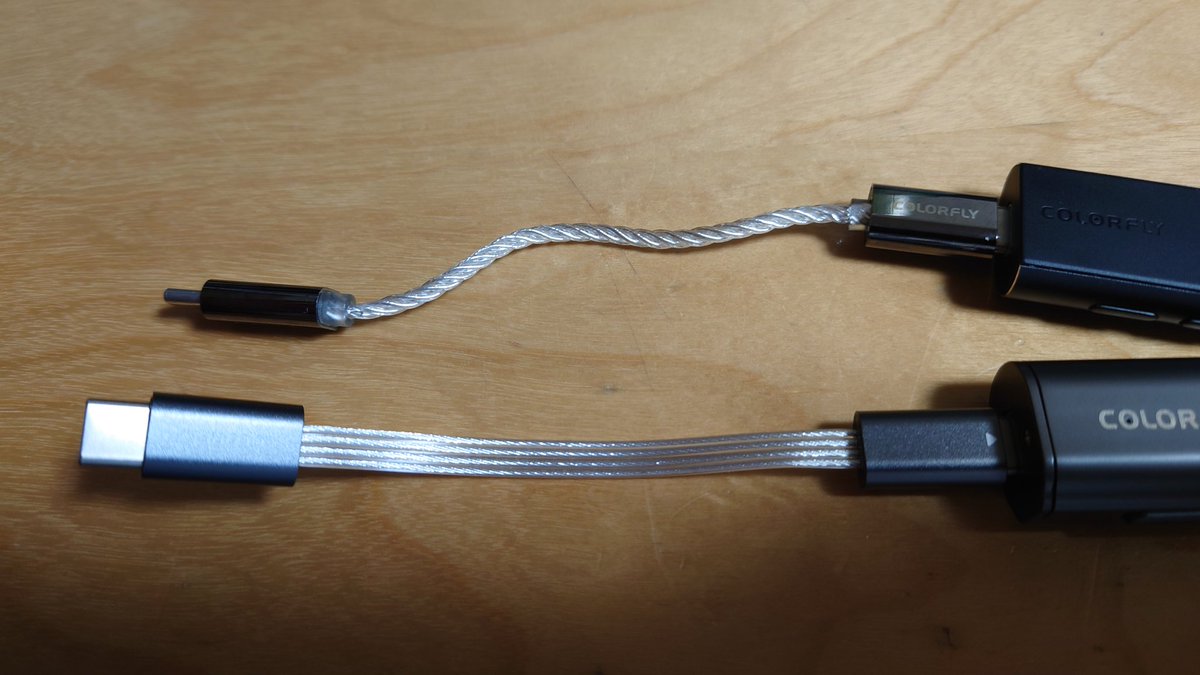 justiceLibla's tweet image. colorflyのCDA-M1P着弾!
パッケージは前作M1の半分くらい。
本体は前作よりもズッシリ感。
All金属製になったので高級感ありますなー。
ケーブルは前作より短いけどフラットケーブルなので使い勝手が変わりそう。
肝心の音はこれからー!