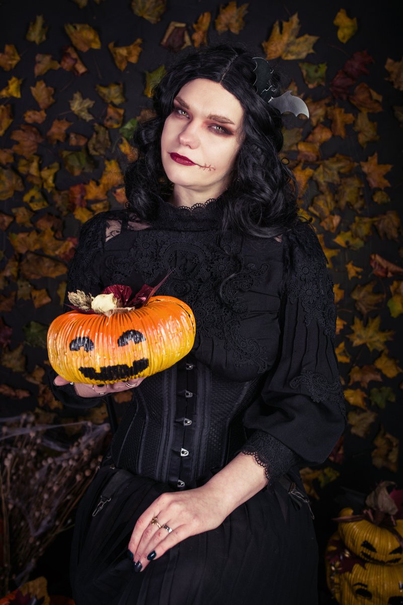 b_altic's tweet photo. Halloween is not on October 31st. Halloween STARTS on October 1st and LASTS until the 31st when we celebrate the highest point of it. The culmination 🎃

It's five days until the big party, tell me your plans :} how will you celebrate the big boo this year? :>

Model: Foxy https://t.co/uGmWyaFDXs