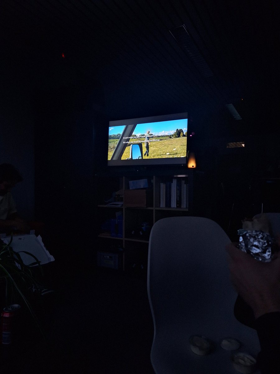 BulenTom's tweet photo. Gisteren avond hebben we met Digital Innovation The Big Short gekeken. Het was zeer interessant hoe sommige mensen de crash van de financiële markt voorspelt hadden. Na de film hadden we ook een kleine quiz over de film die we moesten invullen.

#thomasmore #itfactory https://t.co/dSDnM0rVvo