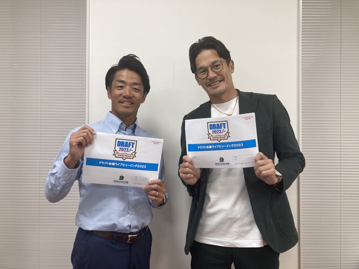 swallowspr's tweet photo. CREW会員と一緒にドラフト会議ライブビューイング間もなく始まります✨
坂口さんやる気満々です⛱

#swallows #坂口智隆 https://t.co/7zIjOy5WfP