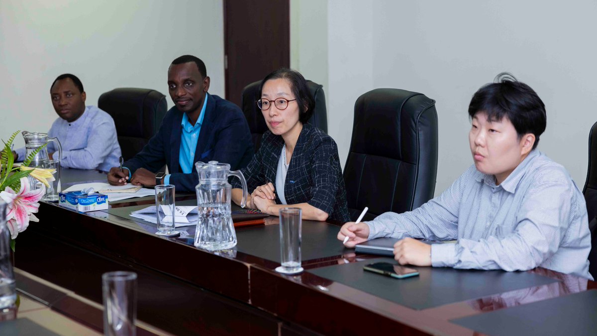 RwandaYouthArts's tweet photo. Yesterday, Minister of State for Youth, @XandrineUmutoni welcomed the new Country Director of @KOICA_Rwanda, KIM Jinhwa, and engaged in a fruitful conversation regarding the already existing partnership in youth empowerment. https://t.co/OQi8TwbyRx