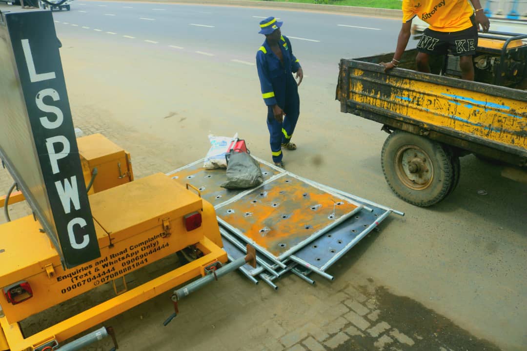 UPDATES ON REHABILITATION OF MOTORWAYS PEDESTRIAN BRIDGE BY LAGOS STATE PUBLIC WORKS CORPORATION

<a href="/jidesanwoolu/">Babajide Sanwo-Olu</a> <a href="/drobafemihamzat/">Obafemi Hamzat</a> <a href="/DesmondElliot_/">Desmond Elliot</a> <a href="/AdekunleOlayin/">AdekunleOlayinka#AO</a> <a href="/followlasg/">The Lagos State Govt</a> <a href="/gbenga_omo/">Gbenga Omotoso</a> <a href="/Mr_JAGs/">Jubril A. Gawat</a>