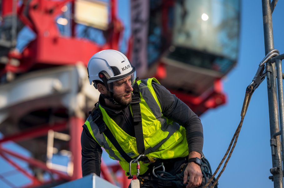 avanas_nl's tweet photo. De meest functionele helm, de ZENIT X , een helm zonder compromissen op comfort, flexibiliteit en uiteraard veiligheid. ZENITH X Exponentially better. Kask Hal 9 C.04 #KASKhelmets #KASKsafety #KASKpartofyou #beKASK #aplusa https://t.co/rllcbD3Bmb https://t.co/JSZDnMs7kH