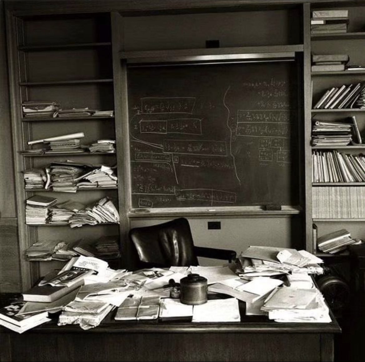 Einstein's desk photographed a day after his death, 1955.

Albert Einstein's office, left undisturbed just hours after the passing of the Nobel Prize-winning physicist, Princeton, New Jersey, April 1955.

Ralph Morse, a celebrated photographer for LIFE magazine, captured the