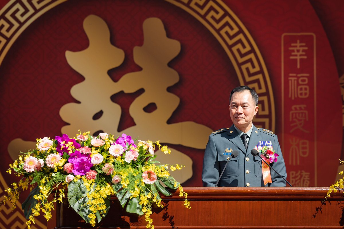 mna_roc's tweet image. #陸軍司令部 今日於大漢營區盛大舉行「大漢締良緣，幸福愛相隨」聯合婚禮，由司令 #鍾樹明上將 主持，122對新人在來賓及親友們的見證下互許終身，完成生命中最重要的大事。

#ROCArmedForces #ProtectOurCountry #ROCArmy #ROC #Taiwan🇹🇼