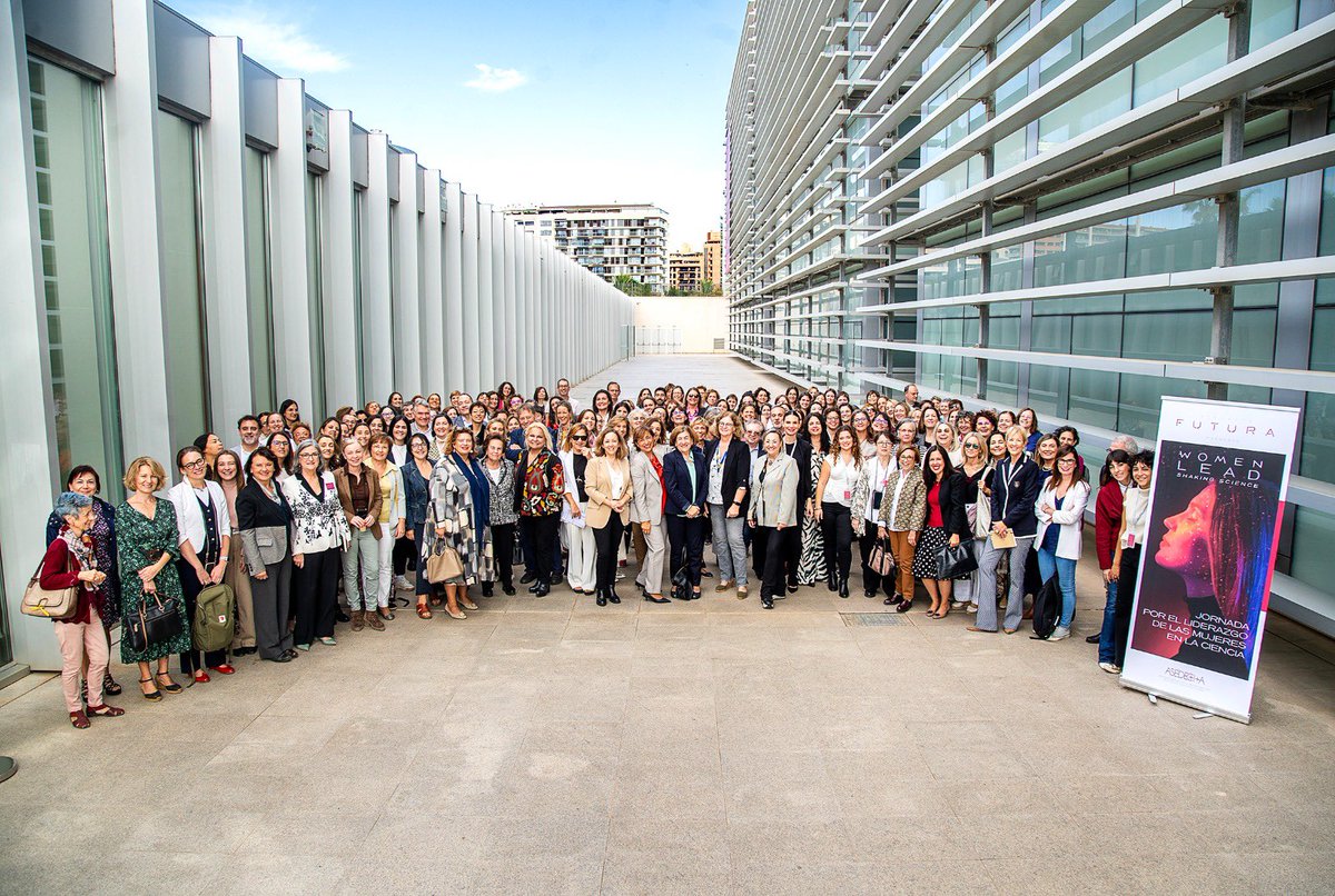 MJFSanSegundo's tweet photo. 🧪 Magnífico panel en la “JORNADA WOMAN LEAD: SHAKING SCIENCE” y #ProyectoFutura, sobre liderazgo de las #Mujeres en la #Ciencia
Con la participación de más de 150 científicas y formadoras
🔗 @asedecia
📍Centro de Investigación Príncipe Felipe @CIPFciencia
Ahí hemos estado https://t.co/pDXiLzleCe
