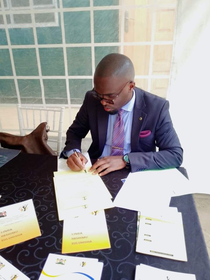 CollinsOgutuLaw's tweet photo. The Law Society of Kenya (LSK) set aside 5 days for #LegalAwarenessWeek
My Law firm Collins Ogutu & Co. Advocates will be offering free legal aid services.
We've set up our desk at Makadara Law Courts up to 27.10.2023.
#CollinsOgutuLaw #WakiliOgutu #CriminalLaw #KenyanLawyer https://t.co/y5VJUxFtSk