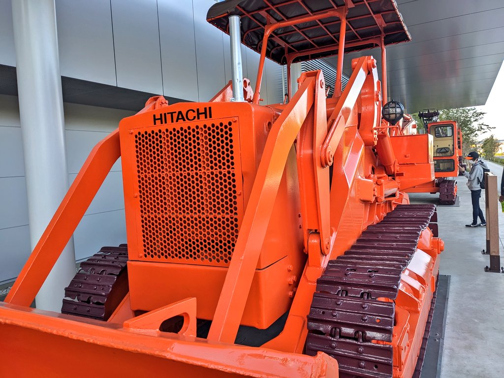 holiness1969's tweet photo. 日立建機 土浦工場
オレンジイノベーションプラザ及び生産工場見学。
https://t.co/sacEe0eu6Y
#TS09 #UH03 #U05
土浦工場は日立建機の中心地で世界のマザー工場となっている。
今回は通常公開の無い部分まで見学出来たので感動だ。 https://t.co/wT5hNnS6Bx