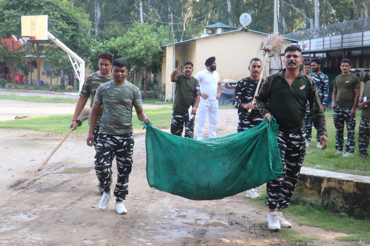 #SpecialCampaign3. 
Personnel of 160Bn CRPF With the Strong Desire of Maintaining Cleanliness in the Sorroundings.
#SwachhataHiSeva <a href="/PMOIndia/">PMO India</a> <a href="/HMOIndia/">गृहमंत्री कार्यालय, HMO India</a> <a href="/PIBHomeAffairs/">PIB - Ministry of Home Affairs</a> <a href="/crpfindia/">🇮🇳CRPF🇮🇳</a> <a href="/WSCRPF2016/">WESTERN SECTOR CRPF</a> <a href="/jammusector/">jammu sector crpf</a>