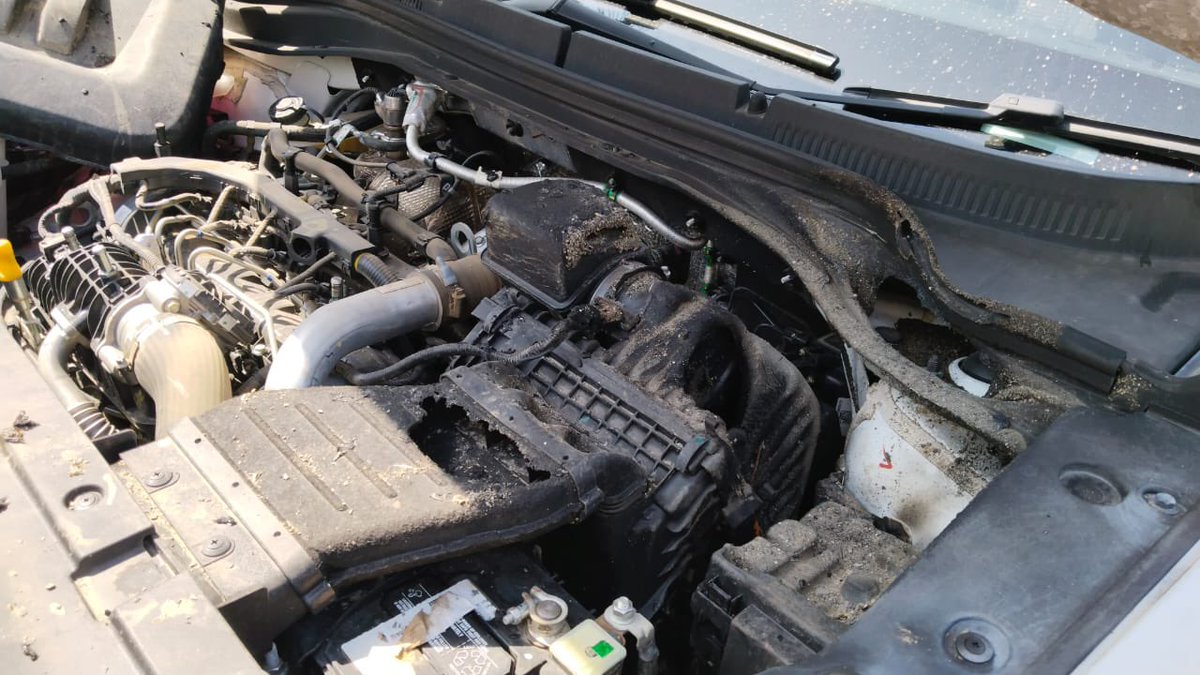 pavan_sidhi007's tweet photo. @anandmahindra sir, 
I bought new XUV700 &amp; only One service done &amp; 15000km drive &amp; one day I start my car &amp; car started burning 🔥
‼️is that manufacturing defect??‼️
it’s really shocking &amp; painful.😥 
Now car in Mahindra service agency Rewa,MP.. 
Car Number: Mp17ZB6357 https://t.co/HLYNi2LTCH