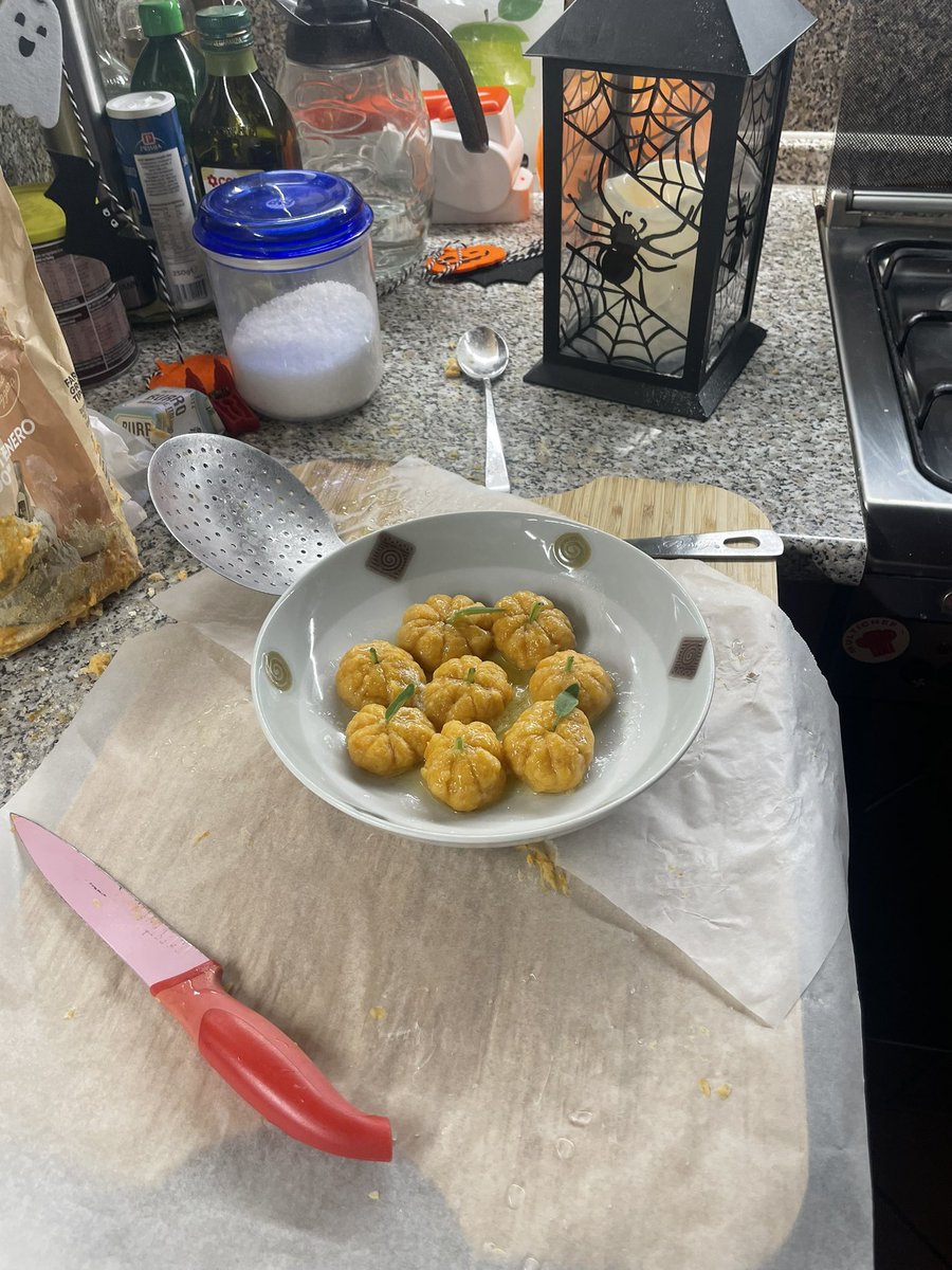 GNOCCHI DI ZUCCA A FORMA DI ZUCCA 🎃 vi ho lasciato la ricetta nel Discord 🫶🏻

discord.gg/Xyfn692Ezm