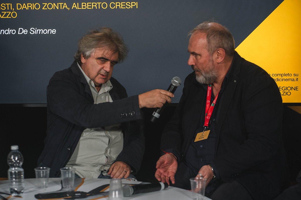 ScuolaVolonte's tweet photo. Franco Dassisti, Boris Sollazzo, Alberto Crespi e Dario Zonta, voci delle storiche trasmissioni radiofoniche La rosa purpurea (Radio24) e Hollywood party (Radio 3), si sono confrontate sul tema della divulgazione radiofonica del cinema. 

Ph Eugenio Battaglini https://t.co/spn4Gs1jCF
