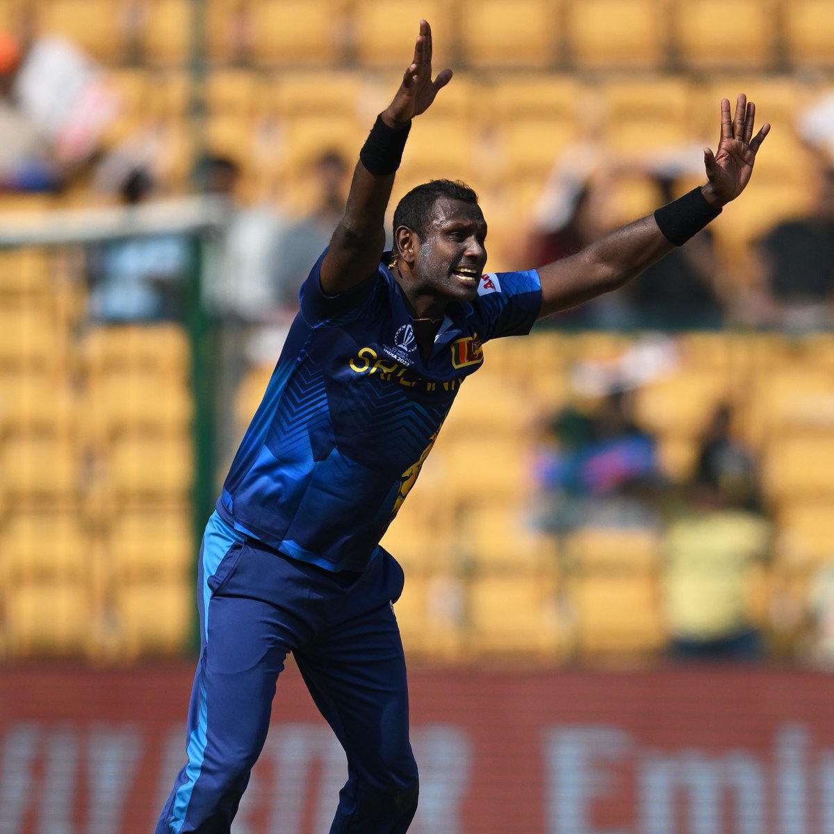 ESPNcricinfo's tweet image. It&apos;s Mathews again! Moeen Ali is the sixth to fall for England, caught for 15 by Kusal Perera

🏴󠁧󠁢󠁥󠁮󠁧󠁿 122/6 after just 24.4 overs

es.pn/CWC23-M25 | #ENGvSL | #CWC23