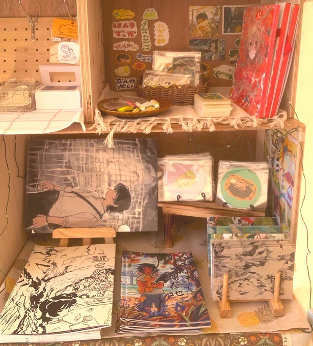 ムサビ芸祭の模擬店
「knick-knacks&amp;books」にて雑貨を販売します❗️

画集、シール、手描きシャツ等々用意してます〜ぜひ遊びに来てください!

10/27-29
📍美術館側7号館前Z22

 #kk_books  #maufes23参加者
 #ムサビ  #芸祭  #雑貨 