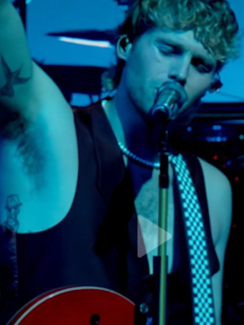 thinwildheart's tweet photo. okay but what is that new tattoo?? https://t.co/Lr83wv1KBn