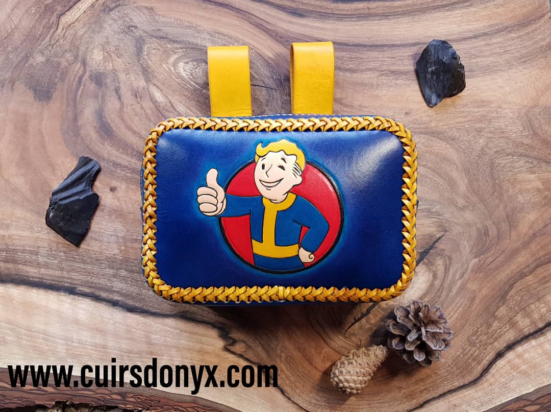 cuirdonyx's tweet photo. Aider les artistes et artisans en partageant, ça coûte 0 € 
Bonne journée à vous ☀️ https://t.co/u3d7MEnFd2
