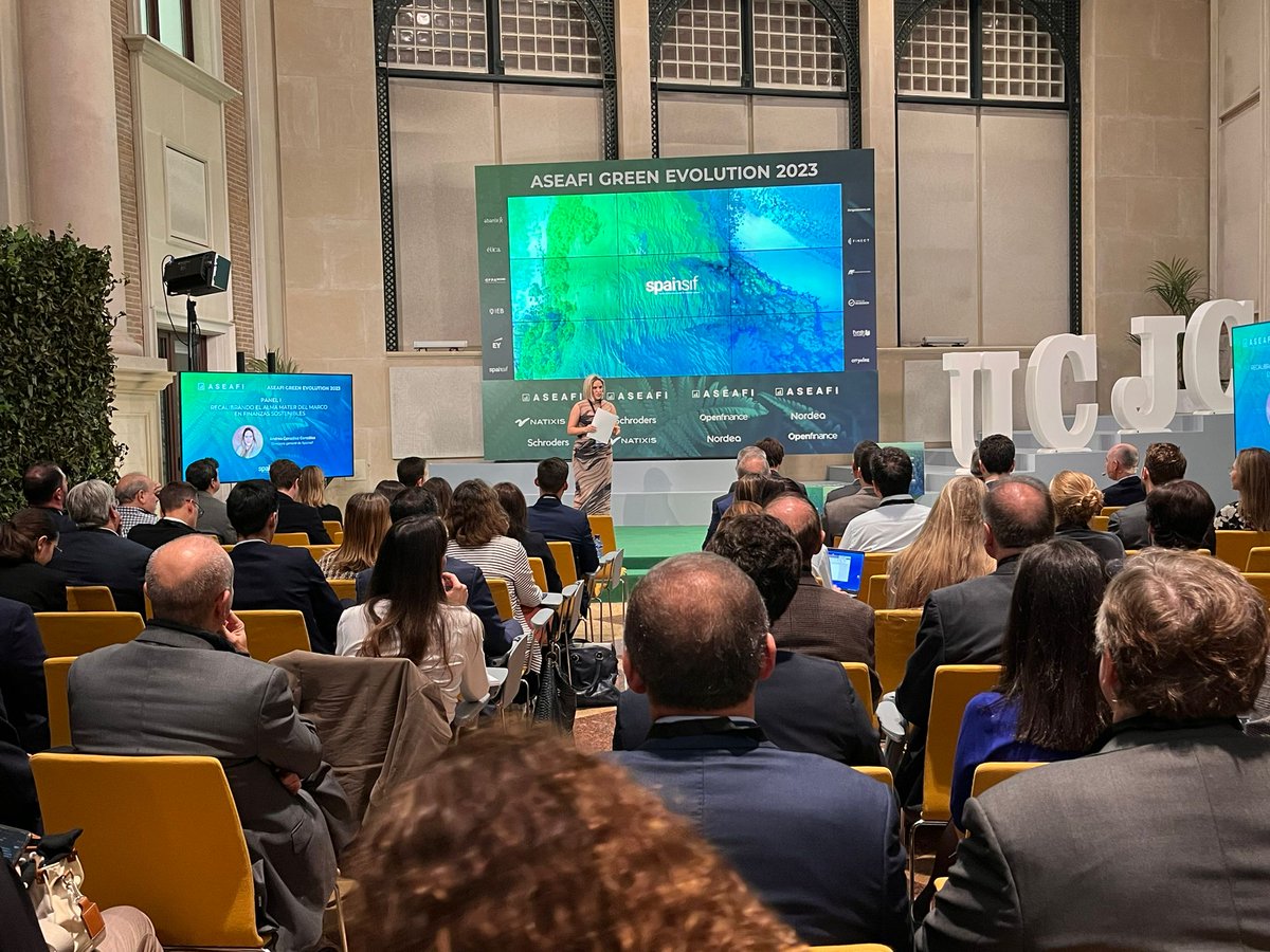 ASEAFI's tweet photo. 🗣 Andrea González, subdirectora general de
@Spainsif, se encarga de iniciar las ponencias en #ASEAFIGreenEvolution2023, quien asegura que “Es una sorpresa que el alma mater fuera el SFDR, no se esperaba que fuera el protagonista. Es un alma matter sometido a consulta pública" https://t.co/dYWMbNevai