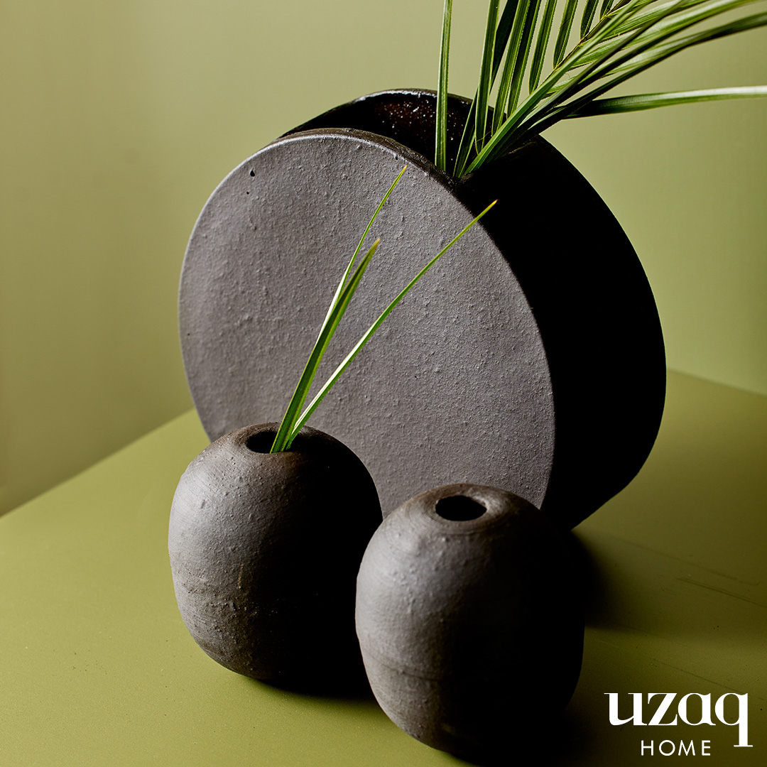 Siyahın, seramikle buluşması…🪄 Yeni mağazamız Maslak Veko Giz Plaza'da. The meeting of black with stoneware…🪄 We are now open in Maslak Istanbul. #dahauzaqdahayakın #farawaysoclose #uzaqhome #siyahvazo #blackvase #lasttouch