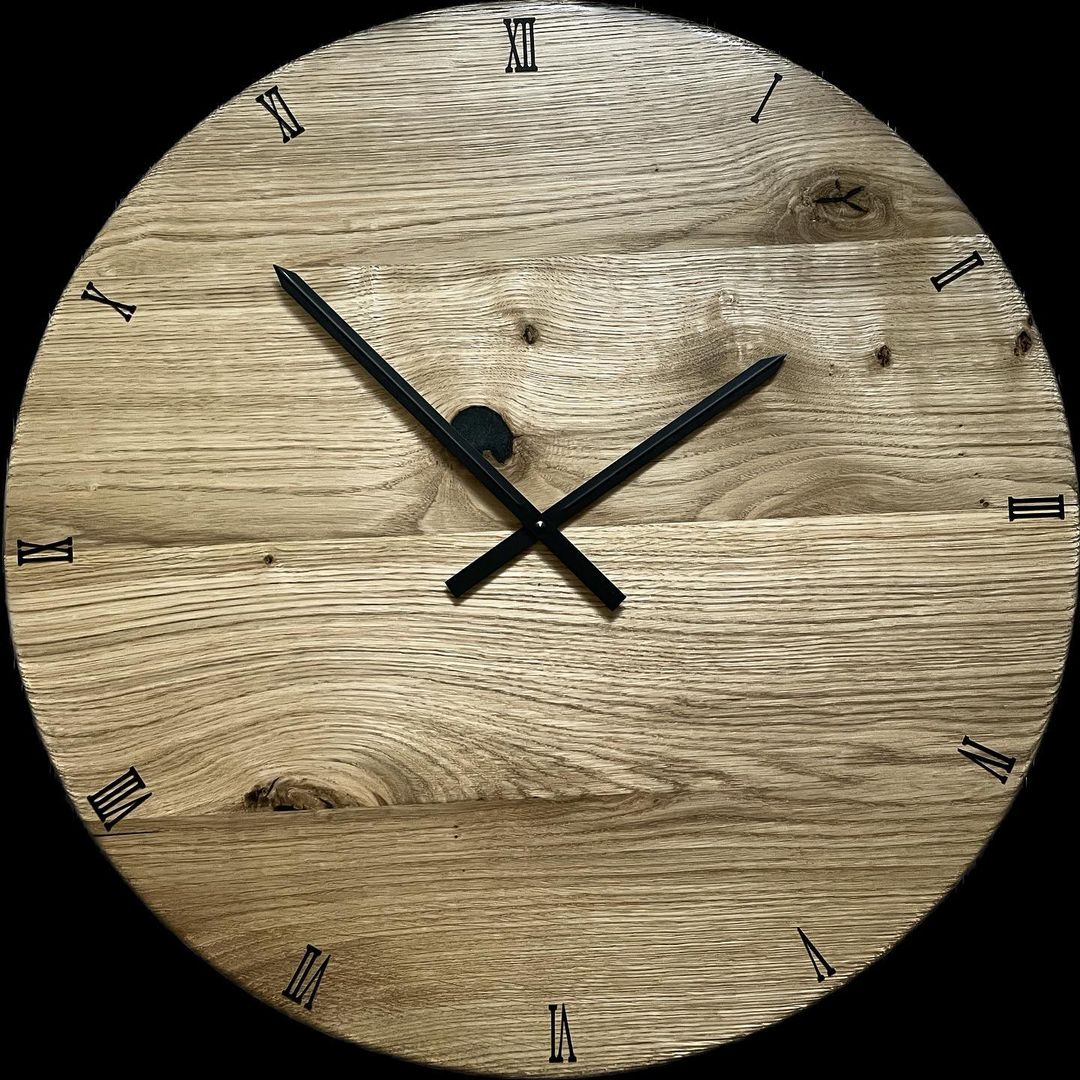 Představujeme 🕰👍
Krásné dubové hodiny o průměru 60 cm vyráběné na zakázku.

Výrobce:
instagram.com/epowood_tj/

#epoxyclock #wallclock #clock #wood #epoxywood #oceanclock #designclock #oak #oakclock #modernclock #hodiny #epoxidovehodiny #nastenehodiny #interior #decorhome