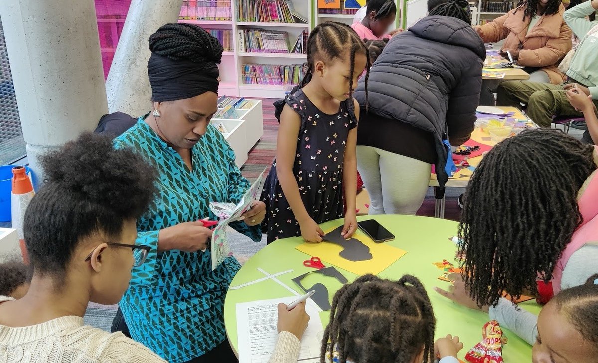 SouthwarkLibs's tweet image. We had a beautiful and busy Head Wrap arts and crafts activity at #CamberwellLibrary and #PeckhamLibrary on Monday.
Thanks to JO - our workshop leader!
Find out what else is happening in libraries this half term orlo.uk/j6GRX