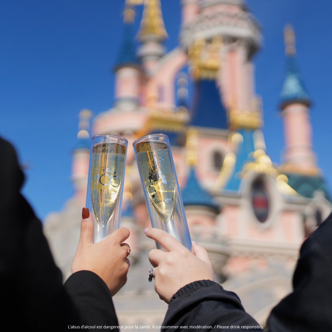 DisneyParis_EN's tweet photo. Celebrate 100 years of Disney with these festive and tasty souvenirs, available until the 8th of January 2024! 🍿🥂 https://t.co/RAHjyISppd