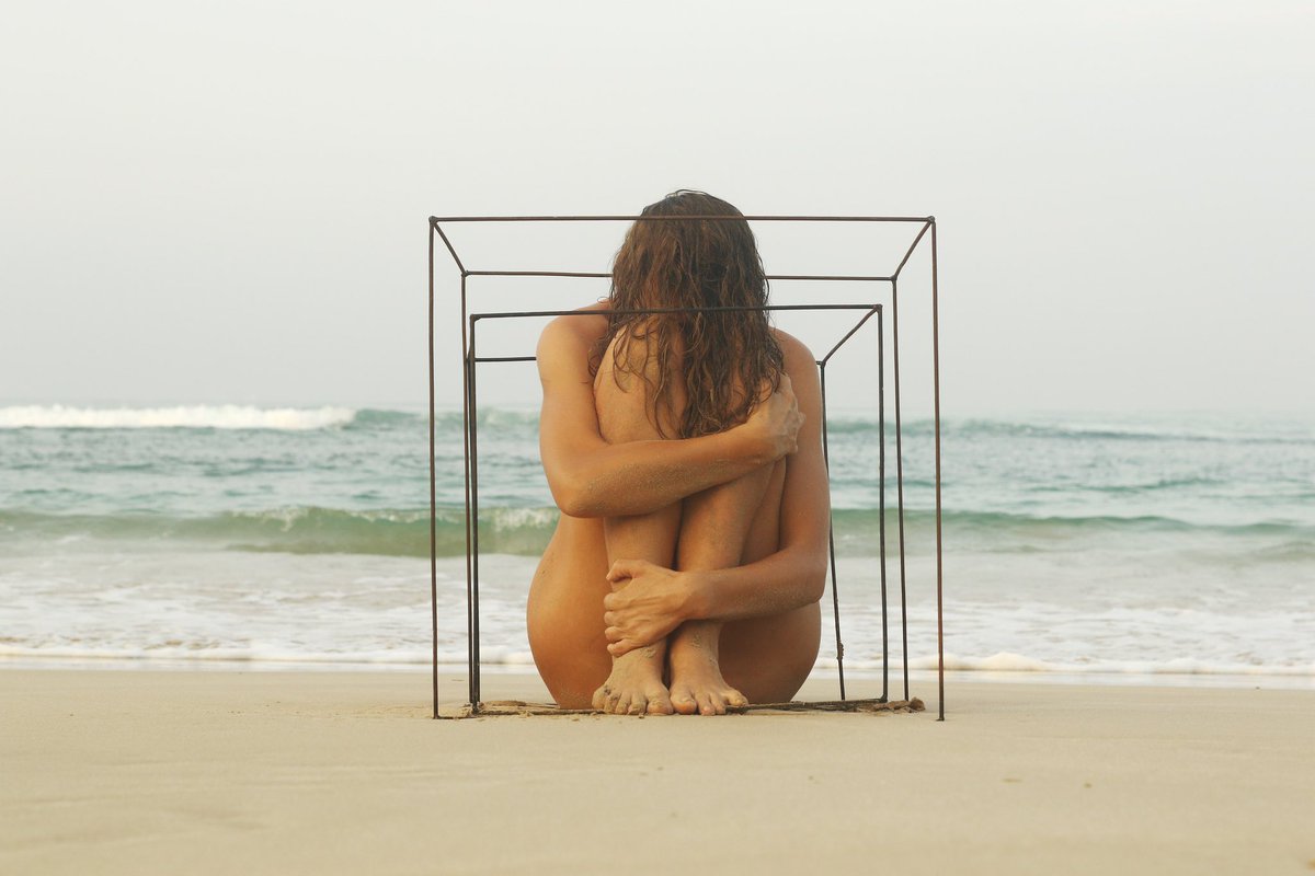 saut_ana's tweet photo. INSIDE
My performance in the Indian Ocean 
The pandemic period challenged and concerned every person in the world.
Consciousness of one being a part of the nature that is stronger than us expanded.
The "Inside" project is presented in the book "CORONART" It was published in Berlin. 2021