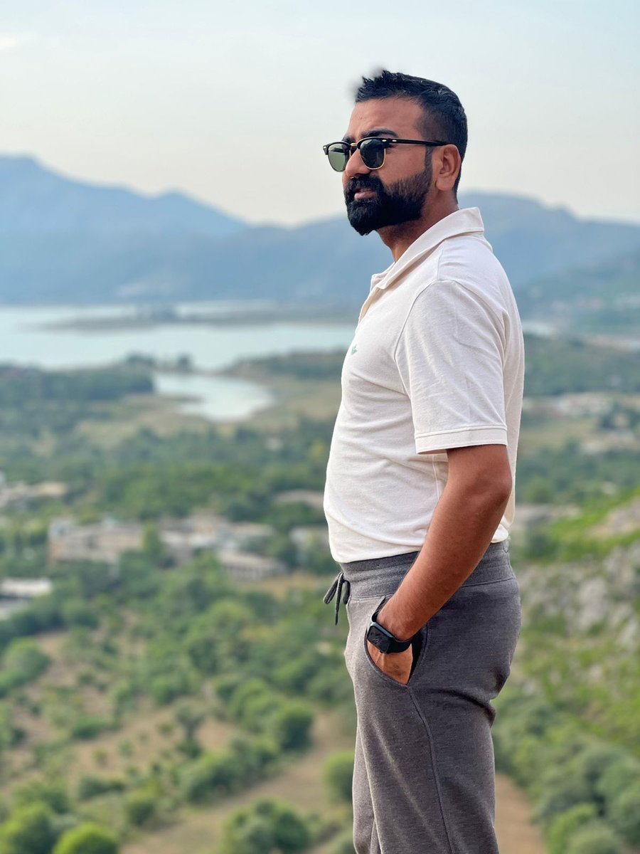 ismailnaamian's tweet photo. بہادر آدمی وہ نہیں جس کو کوئی خوف نہیں،
وہ ہے جو اپنے خوف پر فتح حاصل کر لیتا ہے۔
#ismailnaamian #muhammadismail #ceopropertynaamagroup #leadership #trending #example #developer #farmhousecommunity #nature #travel #Gaza_Genocide #explorer #pakistan https://t.co/dTVkxUNg7W