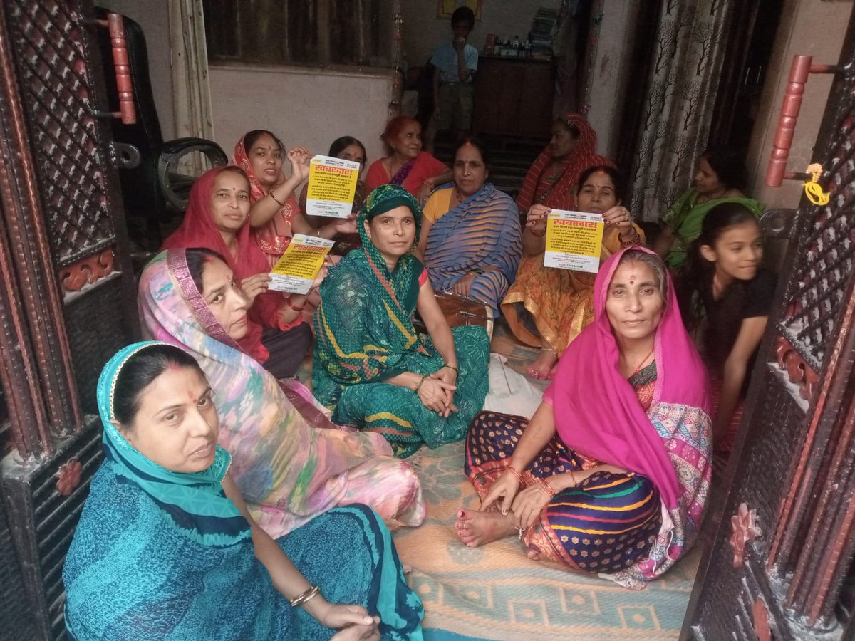 basicngo's tweet photo. बेसिक फ़ाउंडेशन ने खजूरी, दिल्ली मे एक जन जागरूकता अभियान के तहत लोगों को बाल विवाह मुक्त भारत बनाने के लिए शपथ दिलाई और उनको जागरूक किया।
#childmarriagefreeindia
#balvivahseazadi https://t.co/xG4wTPieR9