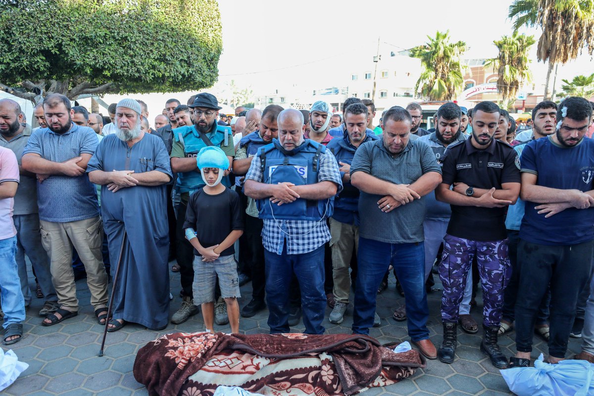 Funerals have been held for the family members of Al Jazeera correspondent Wael Dahdouh who were killed in an Israeli air attack in central Gaza on Wednesday night.

🔴 LIVE updates: aje.io/x2ko7a