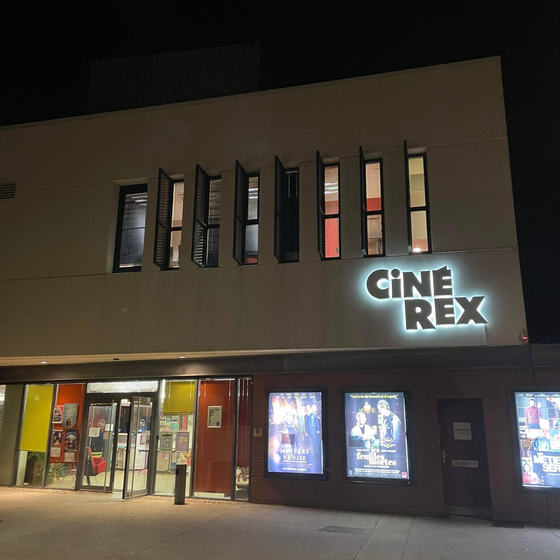 VIE ÉTUDIANTE - Plongez dans l'univers captivant du cinéma avec Le Club Ciné de l'ENVT ! Chaque lundi à 21h, le club vous invite à la projection d'un film et vous offre du popcorn fait maison ! 🍿