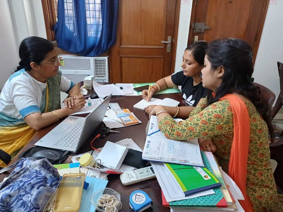 Samadhan_ngo's tweet image. Samadhan Abhiyan Project Head Sudha Kumari visited the main office to push for speedy completion of paper work, and to kickstart her teaching of #POCSOAwareness for all the factory workers. What is your company CSR fund enabling in the underserved communities?
#ChuppiTodHallaBol