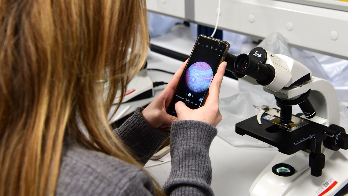 UniversidadeUSC's tweet photo. 📲 Volve ‘A #ciencia en #imaxe’!
O #concurso que conmemora a festividade do patrón de Ciencias, engade na súa décima edición unha nova categoría de carteis divulgativos que leva por nome Domingo Fontán
⏳O prazo estará aberto ata o 8 de novembro
🗞️https://t.co/k5PACQCTsg https://t.co/DzAUEZi2D6