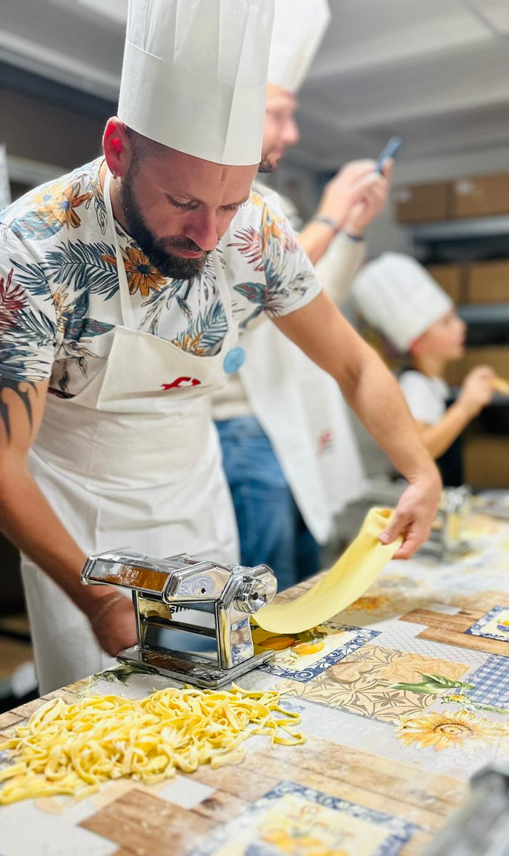 ben_traindriver's tweet image. 📅 Le 25 octobre, c'est le #WorldPastaDay 🍝

J'ai été invité comme ambassadeur de @OTC_MRM 🫶🏻
🥰 Quel beau moment de convivialité autour des pâtes ! 🇮🇹

Chez @Pastapiem 🍝