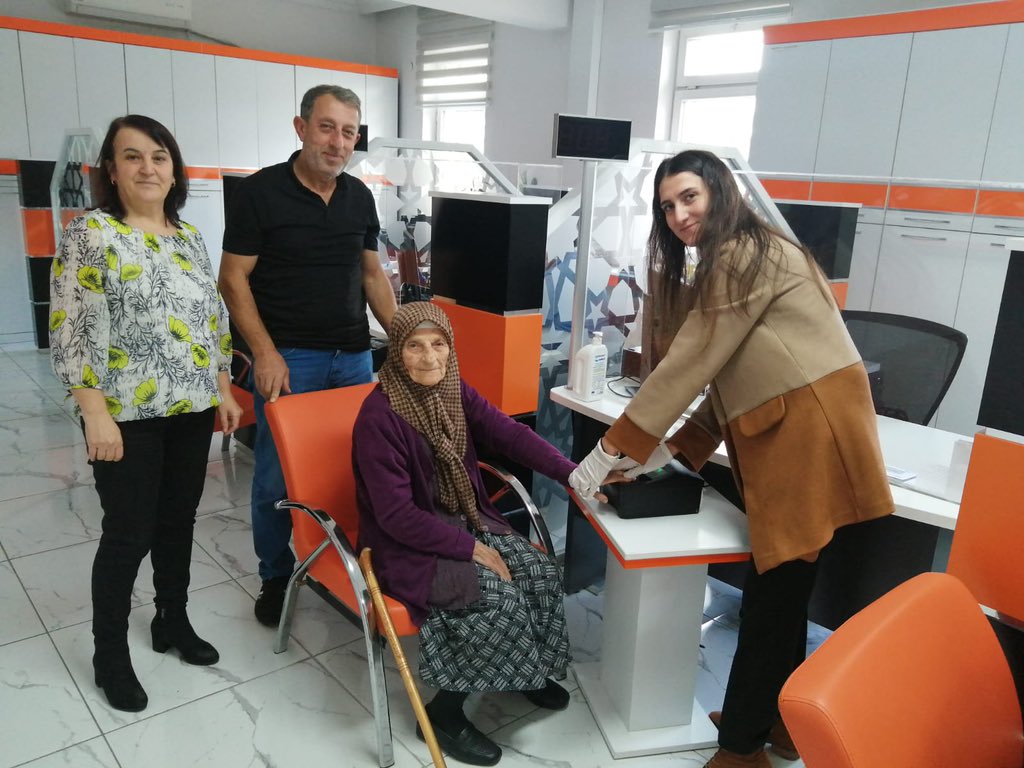 rizeilnufus's tweet photo. Cumhuriyetimiz 💯. yılı kapsamında ilimizde 100 yaşında olan vatandaşlarımıza kimlik kartıları veriliyor. 🇹🇷
@RizeVali 
@TCNufus 
#TürkiyeYüzyılı
#RizeTekYürek
#HayatınızınHerAnında https://t.co/LRzSiJmiIp