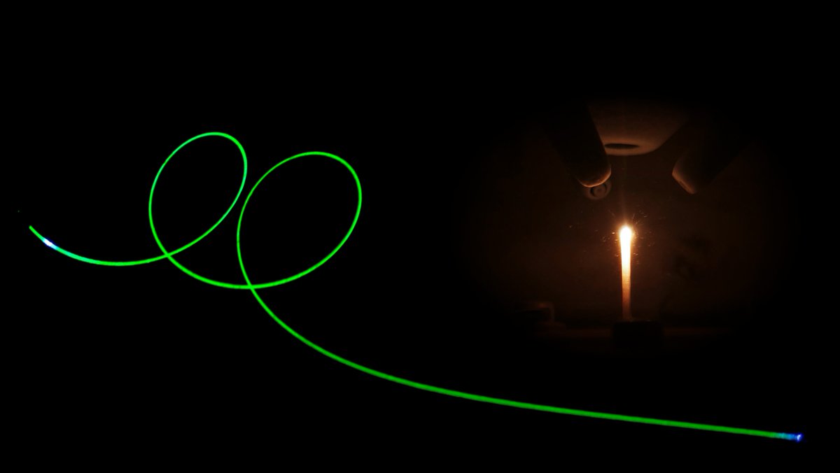 KTHuniversity's tweet photo. KTH-forskare har lyckats 3D-printa fiberbaserad laser, en variant av fiberoptik, där kvaliteten är bra nog. https://t.co/GMepq1J96V https://t.co/JE0x7lQq5L